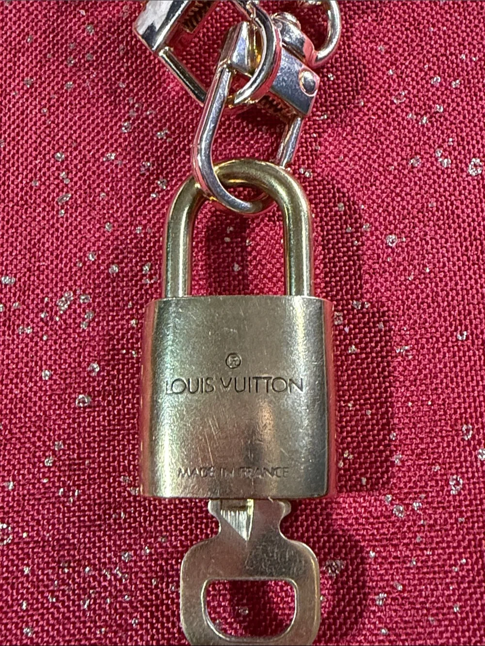 Louis Vuitton lock n key#319 with chain